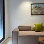 Modern Minimaliste Retreat In Maarif