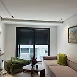 Modern Minimaliste Retreat In Maarif