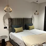 Modern Minimaliste Retreat In Maarif