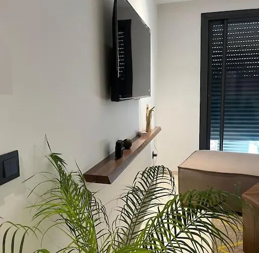 Modern Minimaliste Retreat In Maarif