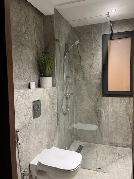 Modern Minimaliste Retreat In Maarif *