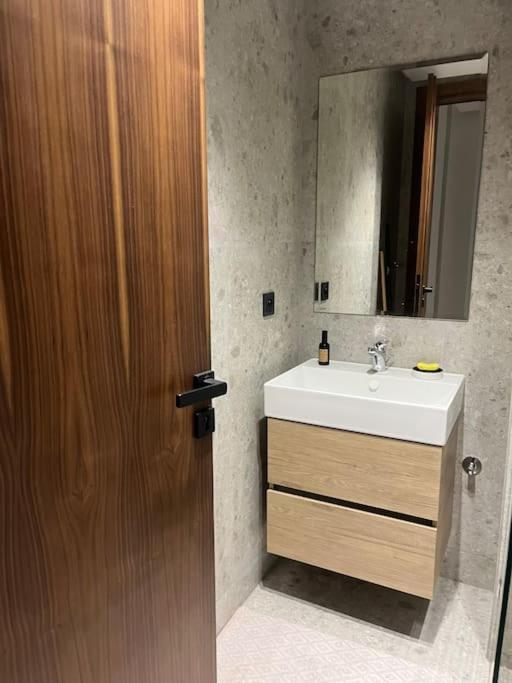 Apartment Modern Minimaliste Retreat In Maarif Casablanca